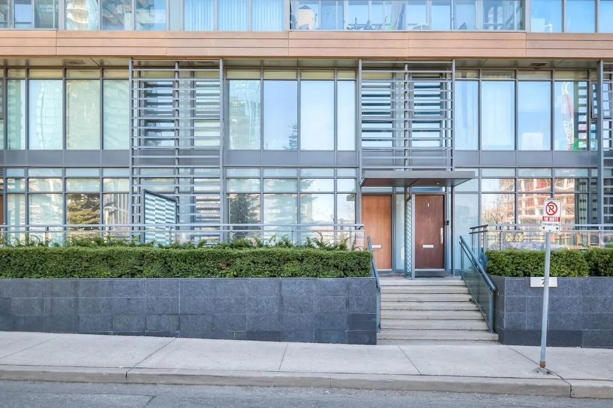 Apartment Charming 4Br Downtown Townhome Near Cn Tower Free Parking Toronto Canada
