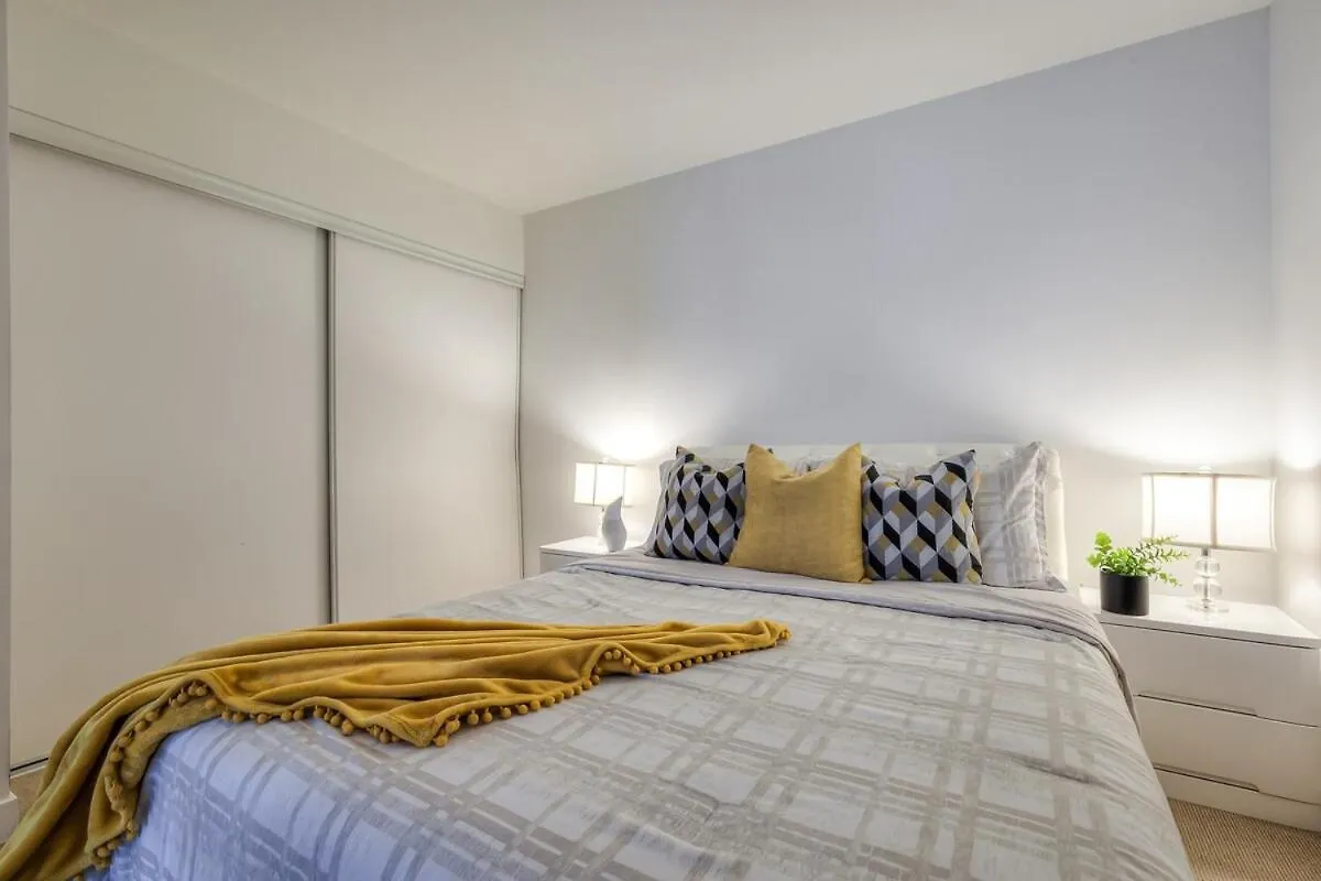 Charming 4Br Downtown Townhome Near Cn Tower Free Parking Toronto Canada