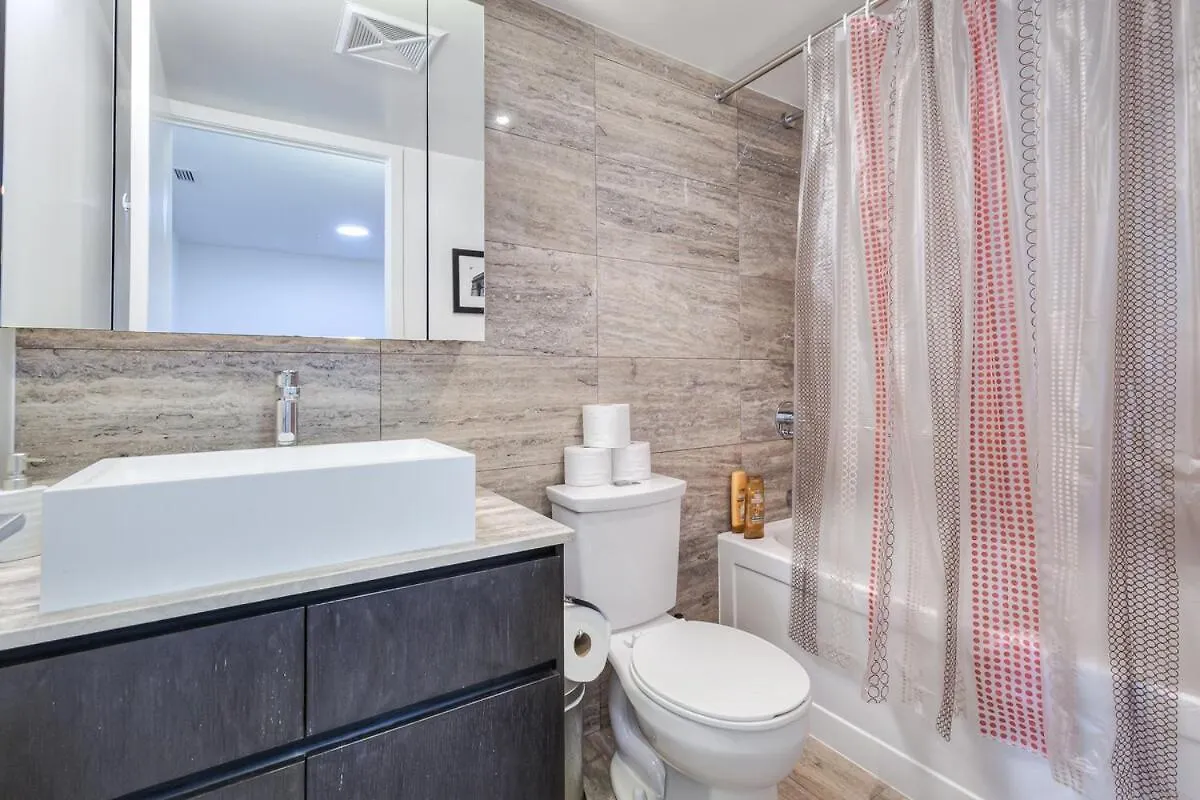 Charming 4Br Downtown Townhome Near Cn Tower Free Parking Toronto Apartment