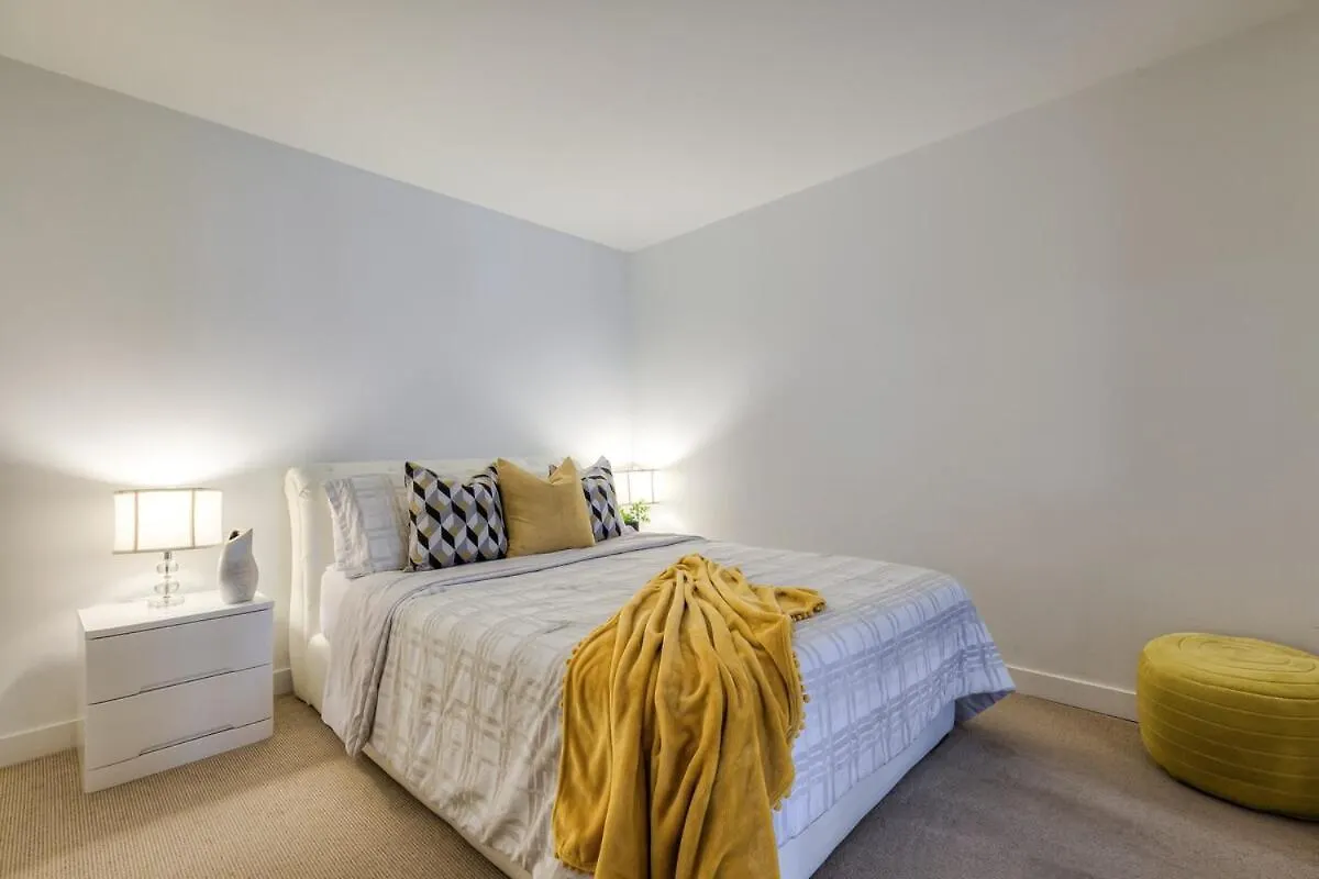 Charming 4Br Downtown Townhome Near Cn Tower Free Parking Toronto 0*,  Canada