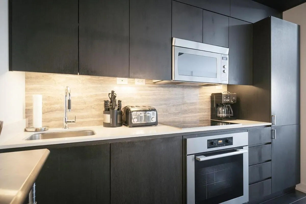 Charming 4Br Downtown Townhome Near Cn Tower Free Parking Toronto 0*,  Kanada